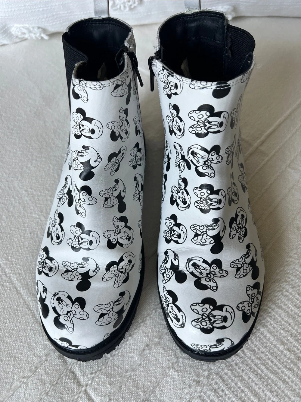 Disney Minnie Mouse Black & White Minnie Print Kids Chelsea Boots